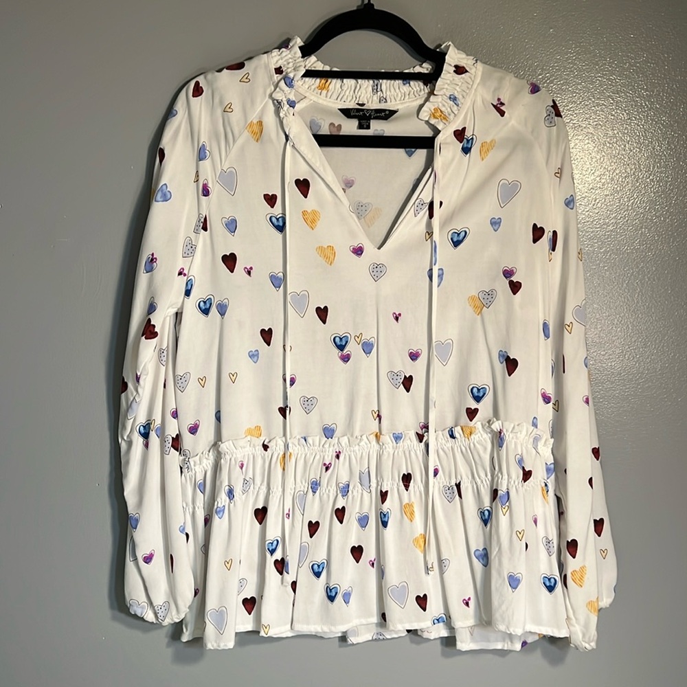Velvet & Heart Long sleeve Blouse w/ Heart Design in white sz Sm